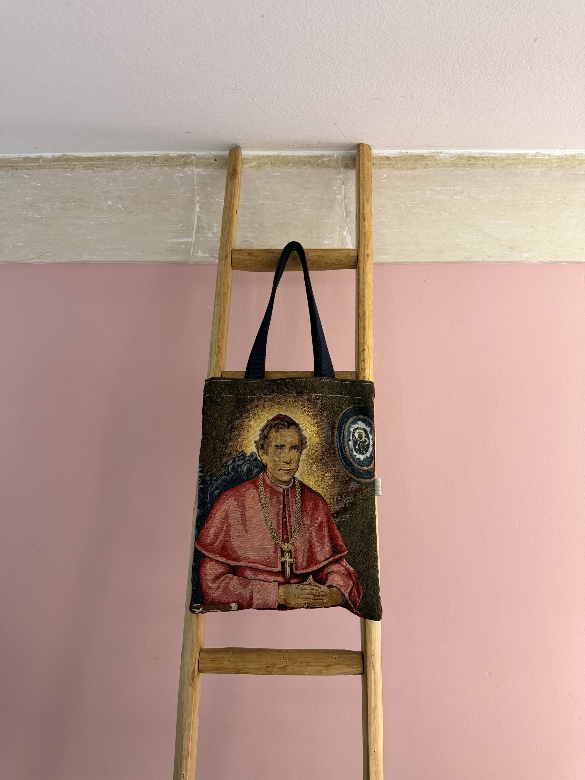 CONCLAVE 11 mini pop bag