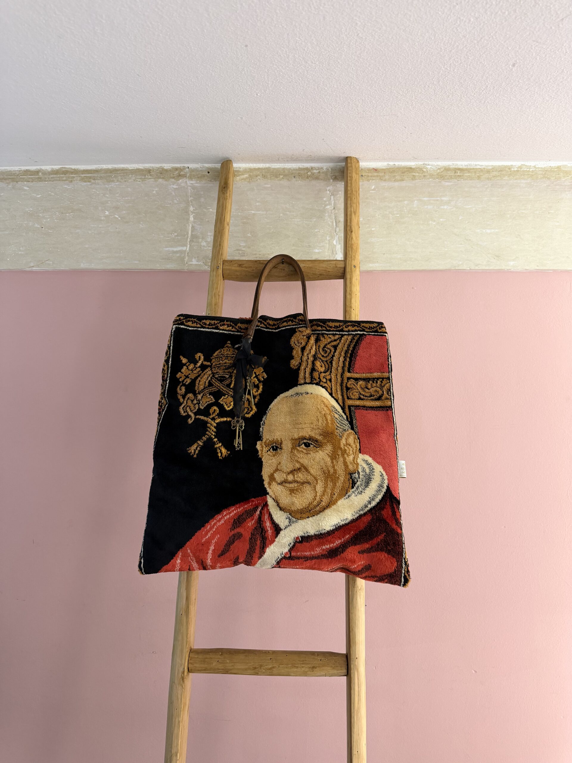 CONCLAVE 13 bag