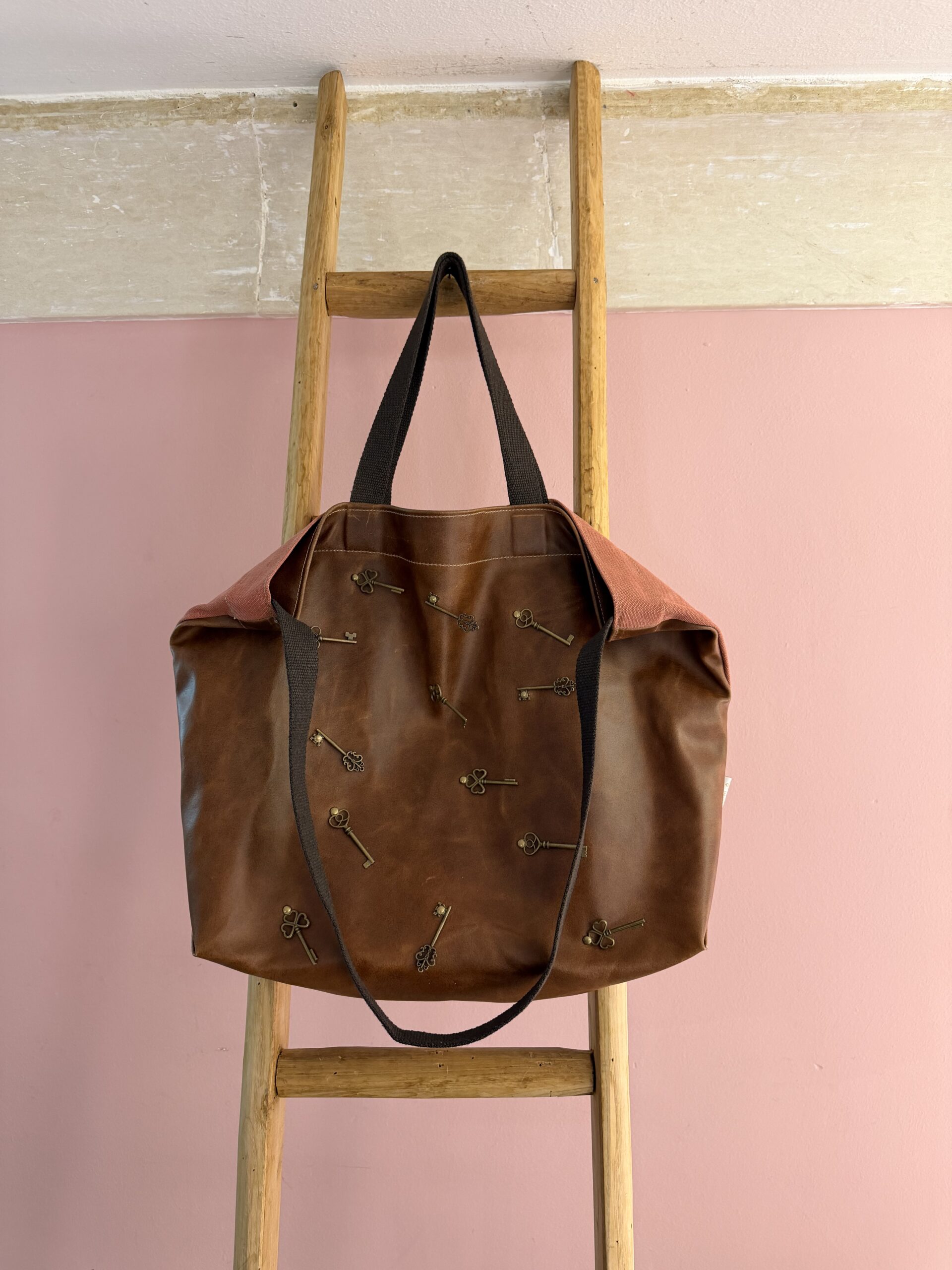 CONCLAVE 14 pop bag