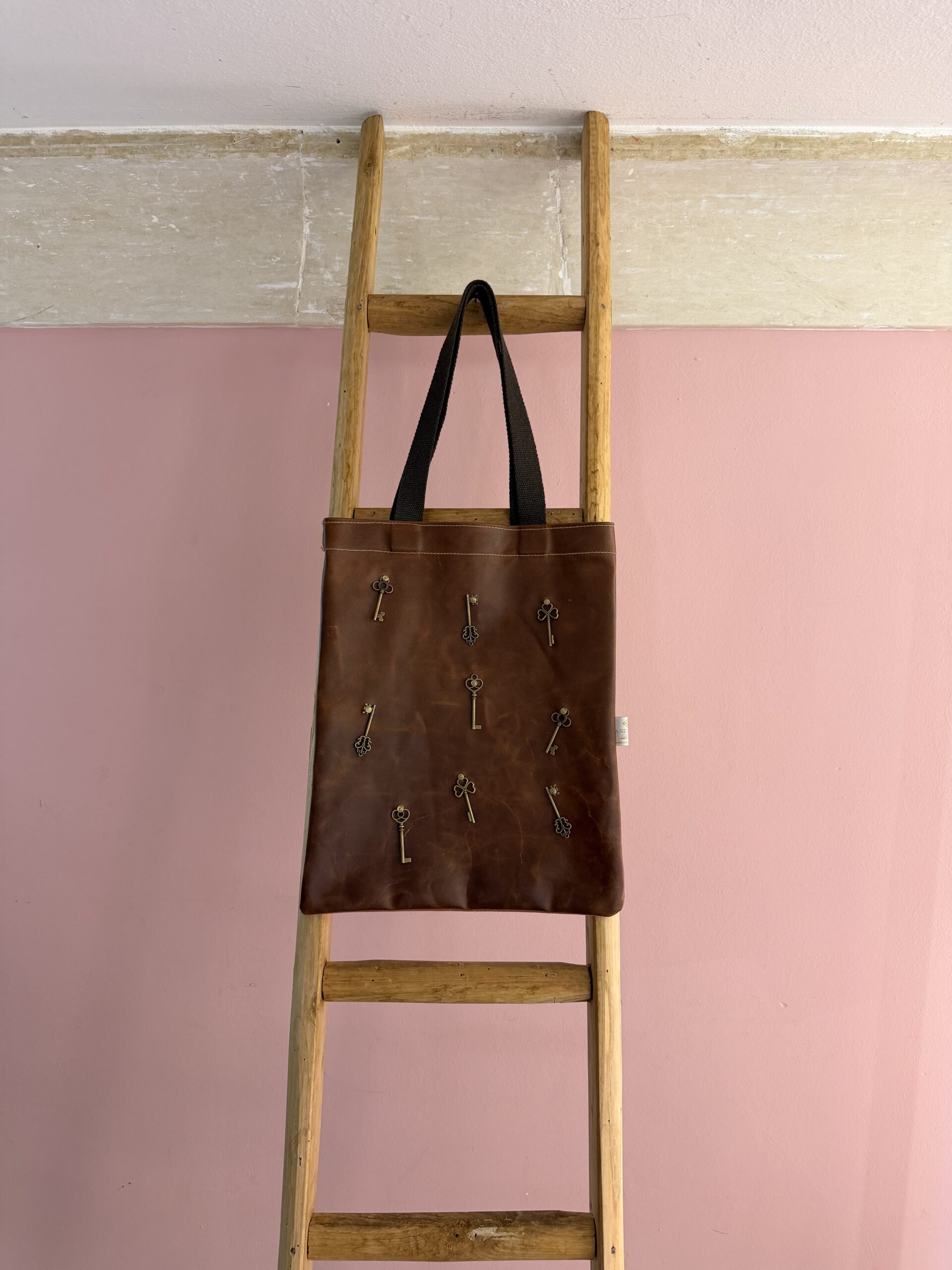 CONCLAVE 16 mini pop bag